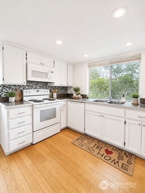 Property photo for 7827 76th Avenue SW, Lakewood photo 4