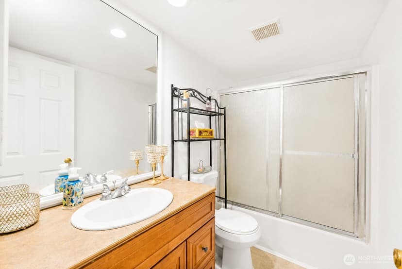 Property photo for 7827 76th Avenue SW, Lakewood photo 13