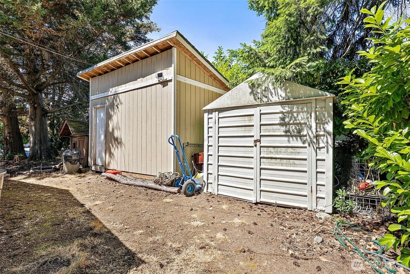 Property photo for 7827 76th Avenue SW, Lakewood photo 16