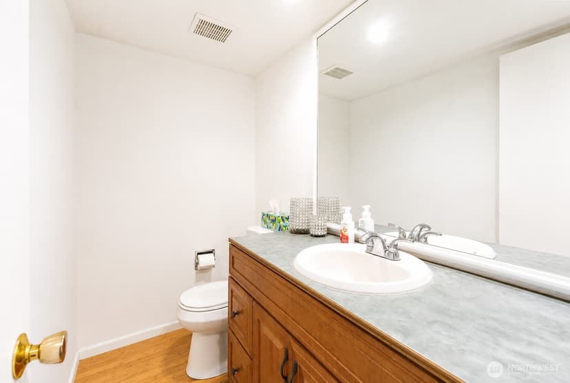 Property photo for 7827 76th Avenue SW, Lakewood photo 12