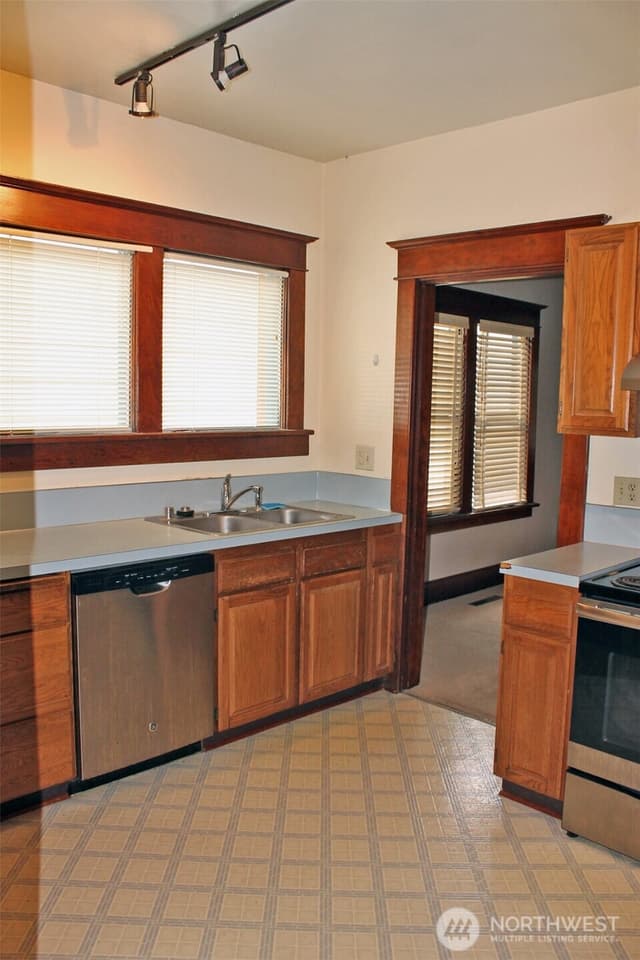 Property photo for 409 NE 95th Street, Seattle photo 4