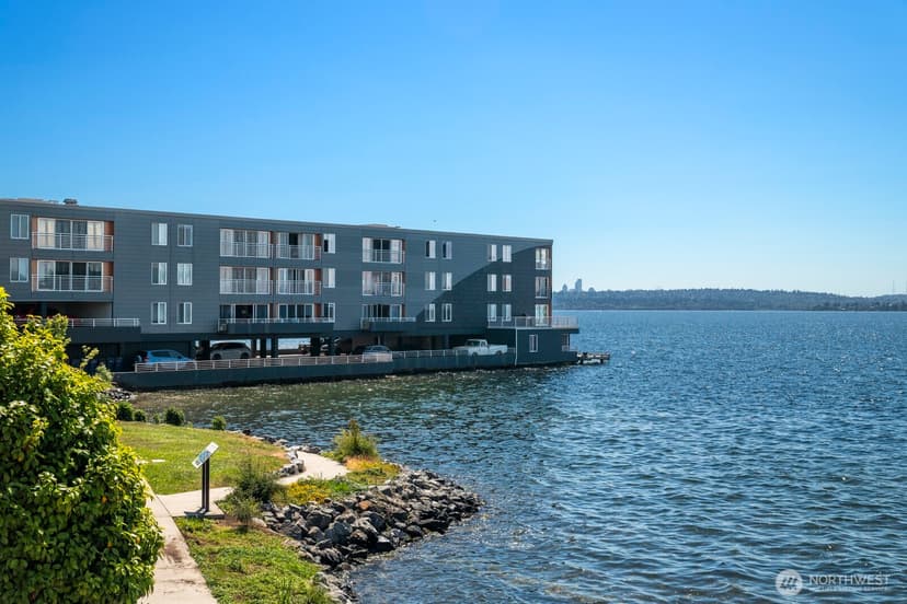 Property photo for 733 Lake Street S #301, Kirkland photo 4