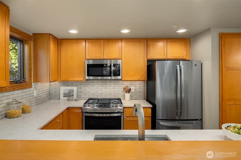 Property photo for 3824 Evanston Avenue N #11, Seattle photo 11