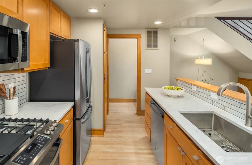 Property photo for 3824 Evanston Avenue N #11, Seattle photo 12