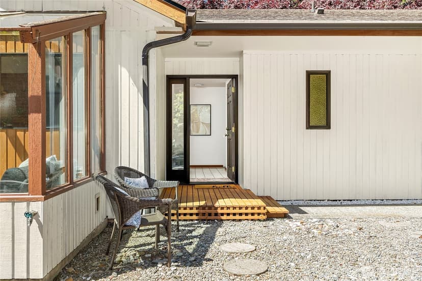 Property photo for 676 Park Avenue NE, Bainbridge Island photo 9