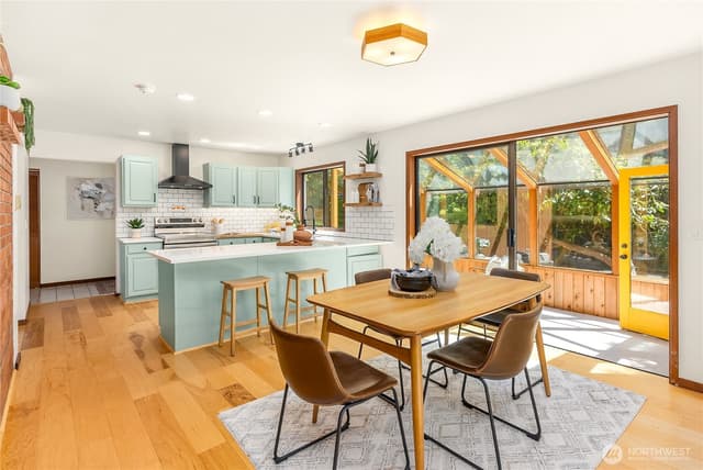 Property photo for 676 Park Avenue NE, Bainbridge Island photo 2