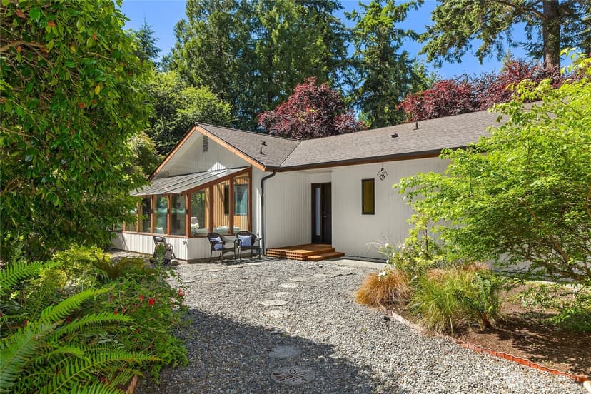 Property photo for 676 Park Avenue NE, Bainbridge Island photo 8