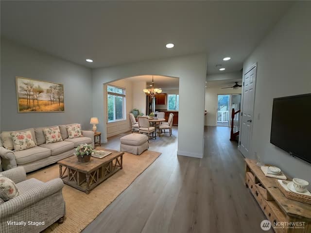 Property photo for 6731 37th Street NE, Marysville photo 3