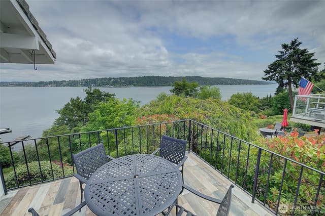Property photo for 14820 39th Avenue NE, Lake Forest Park photo 3
