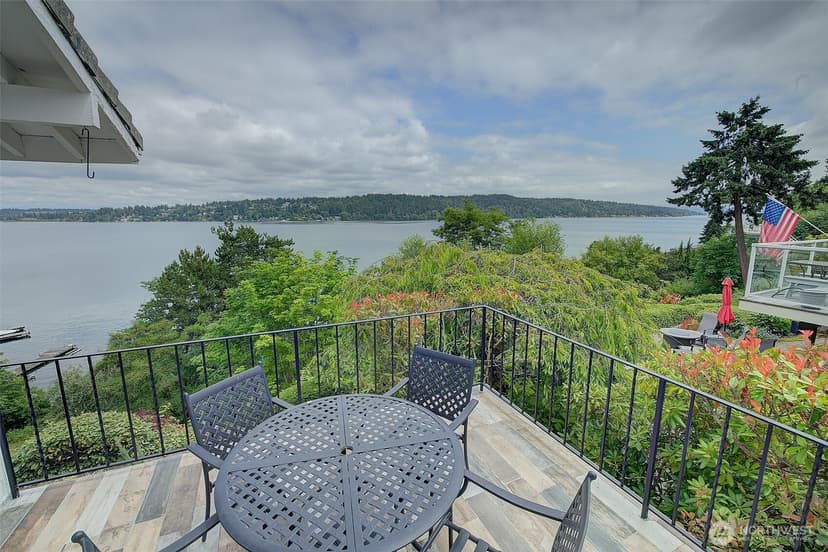 Property photo for 14820 39th Avenue NE, Lake Forest Park photo 3