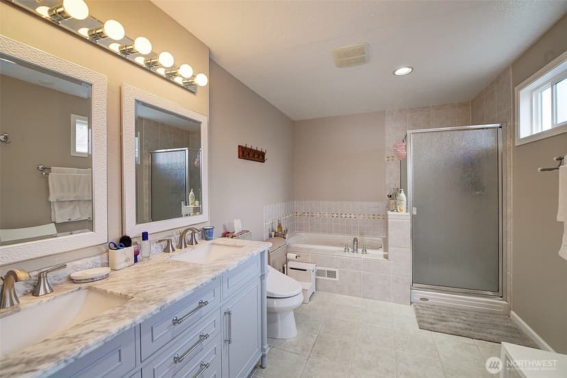 Property photo for 14820 39th Avenue NE, Lake Forest Park photo 27