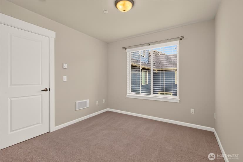 Property photo for 868 3rd Avenue NE, Issaquah photo 25