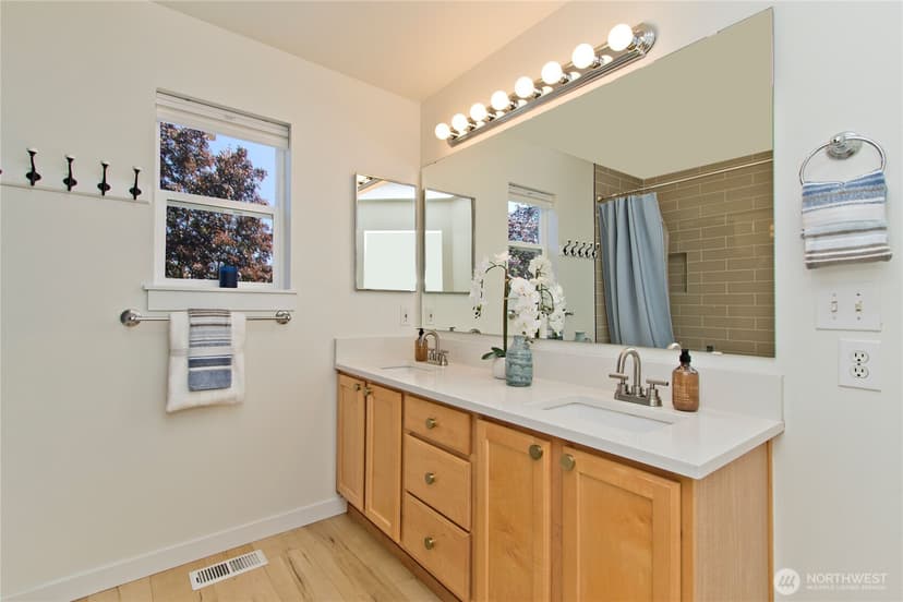 Property photo for 34702 SE Kinsey Street, Snoqualmie photo 17