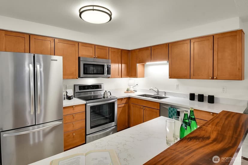 Property photo for 2300 NE 89th Street #2304, Seattle photo 12