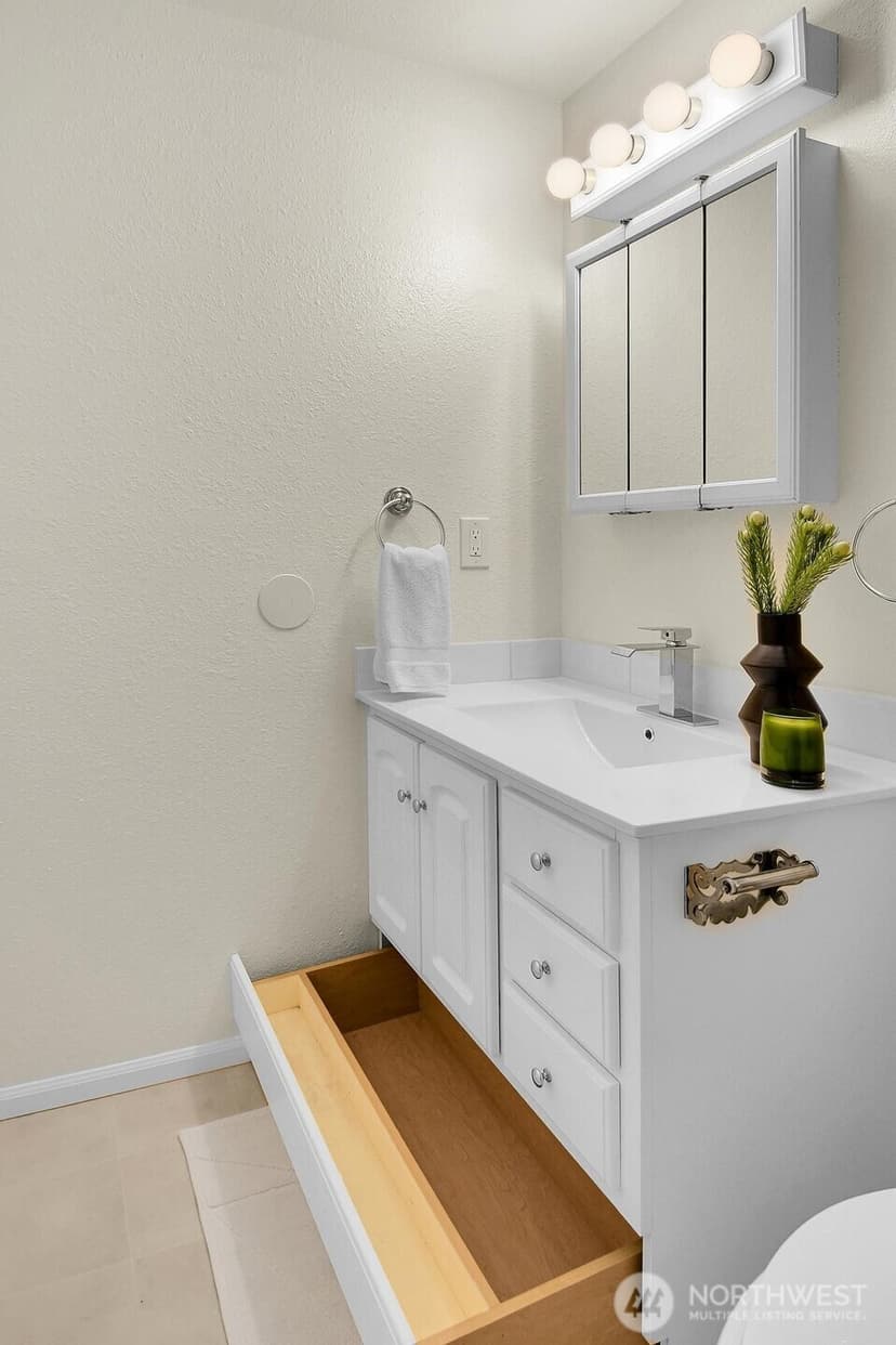 Property photo for 2300 NE 89th Street #2304, Seattle photo 17
