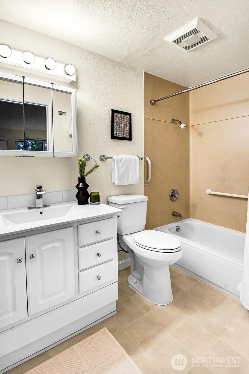 Property photo for 2300 NE 89th Street #2304, Seattle photo 16