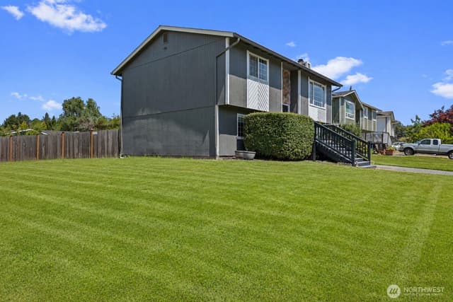 Property photo for 6423 61st Street NE, Marysville photo 2