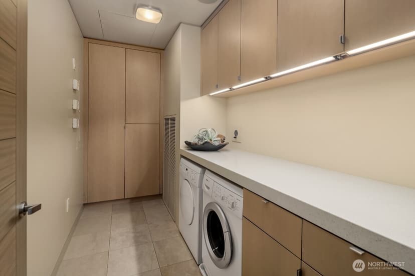 Property photo for 650 Bellevue Way NE #4004, Bellevue photo 38