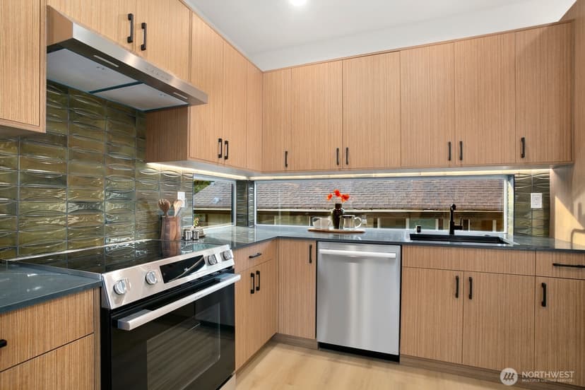 Property photo for 5053 35th Avenue SW #B, Seattle photo 10