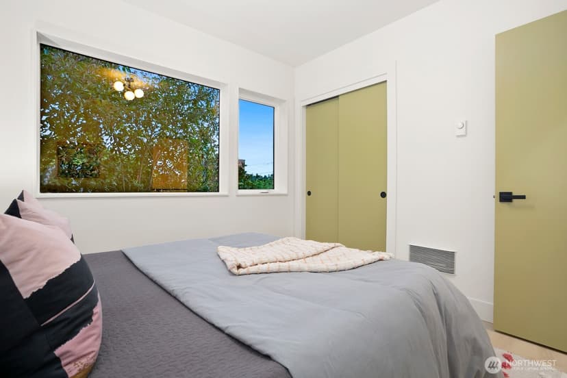 Property photo for 5051 35th Avenue SW, Seattle photo 11