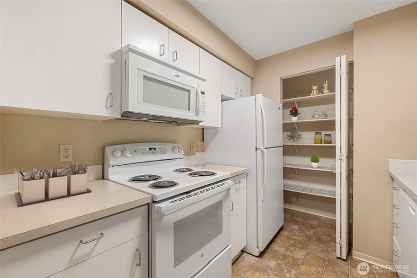 Property photo for 12303 Harbour Pointe Boulevard #EE305, Mukilteo photo 10