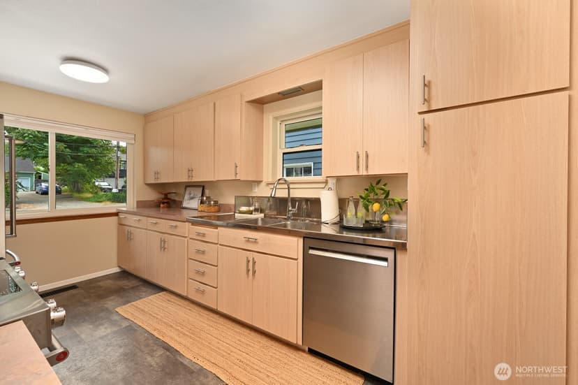 Property photo for 9823 41st Avenue SW, Seattle photo 6