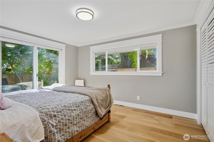 Property photo for 1820 101st Avenue NE, Bellevue photo 22