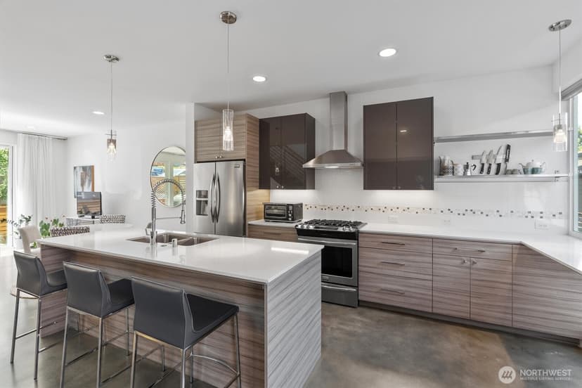 Property photo for 7016 California Avenue SW #E, Seattle photo 4