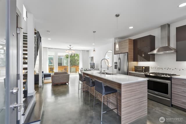Property photo for 7016 California Avenue SW #E, Seattle photo 3