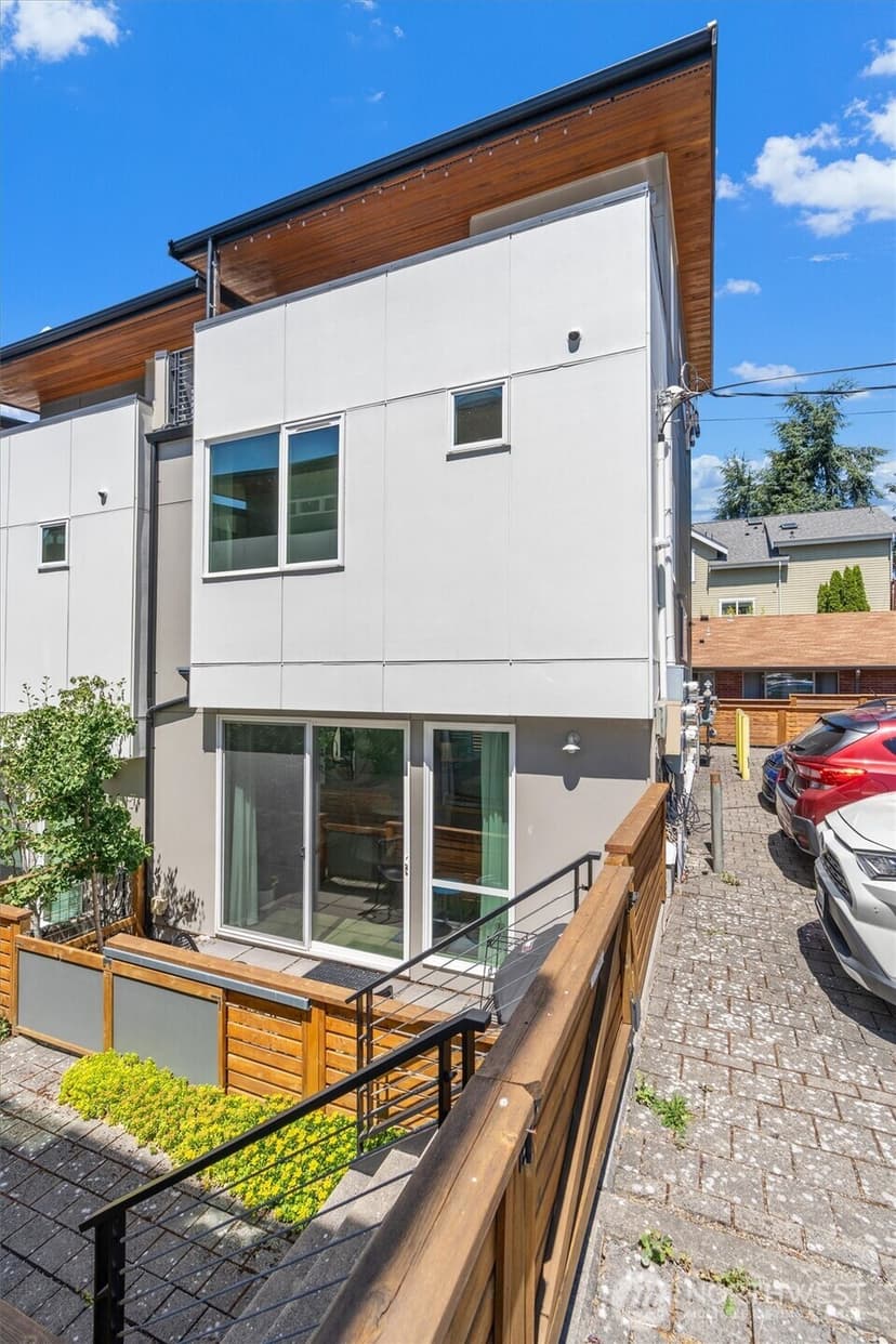 Property photo for 7016 California Avenue SW #E, Seattle photo 33