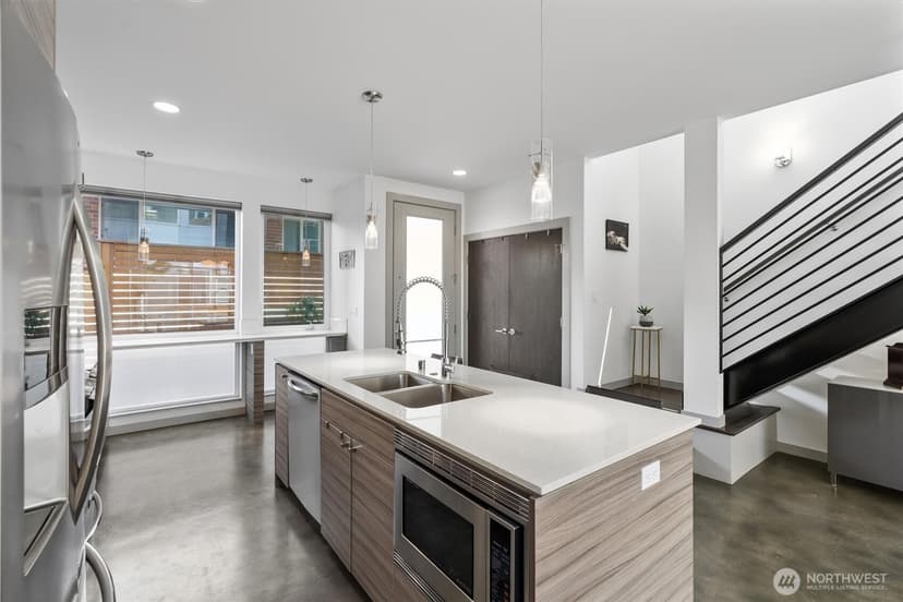Property photo for 7016 California Avenue SW #E, Seattle photo 5