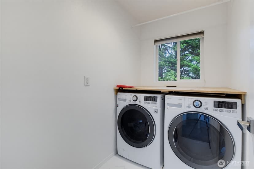Property photo for 9729 26th Avenue SW #404, Seattle photo 27