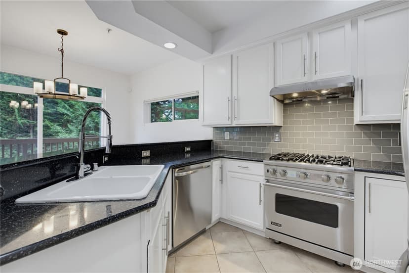 Property photo for 9729 26th Avenue SW #404, Seattle photo 8