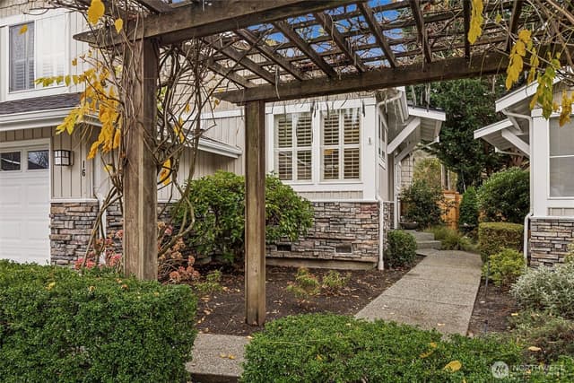 Property photo for 120 Newport Way NW #16, Issaquah photo 2