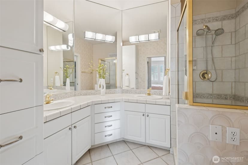 Property photo for 120 Newport Way NW #16, Issaquah photo 18