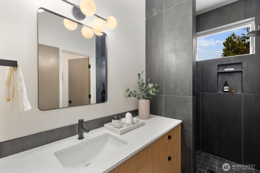 Property photo for 3307 S Hanford Street, Seattle photo 12