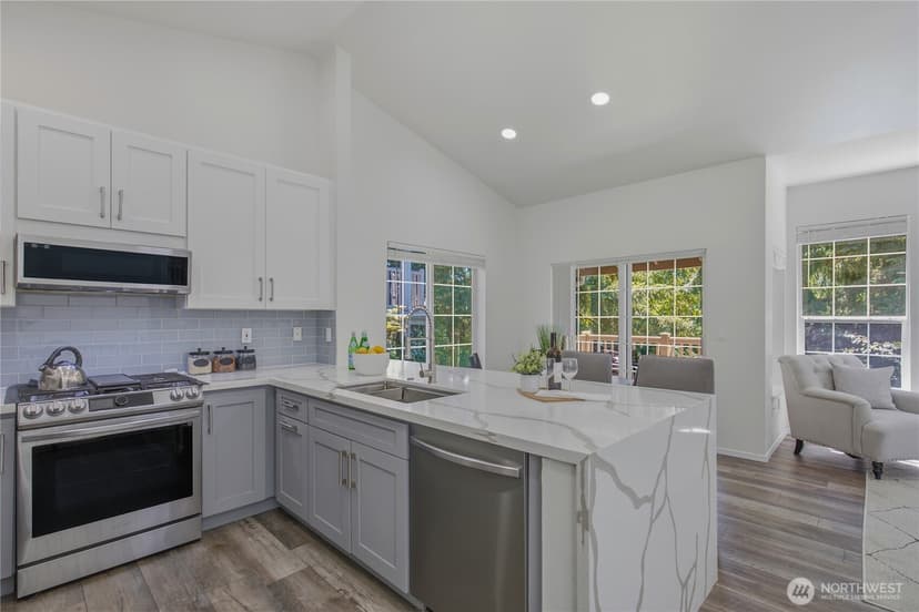 Property photo for 18585 NE 57th Street #H18585, Redmond photo 3