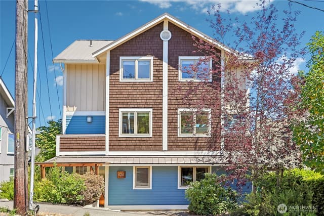 Property photo for 424 35th Avenue S, Seattle photo 3