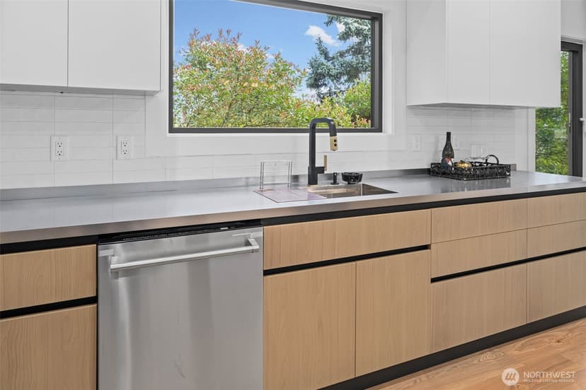 Property photo for 1219 158th Place SW, Lynnwood photo 19