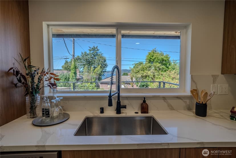Property photo for 7716 S Mission Drive, Seattle photo 11