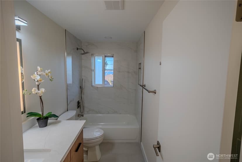 Property photo for 7716 S Mission Drive, Seattle photo 16
