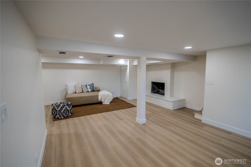 Property photo for 7716 S Mission Drive, Seattle photo 24