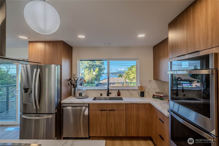 Property photo for 7716 S Mission Drive, Seattle photo 9