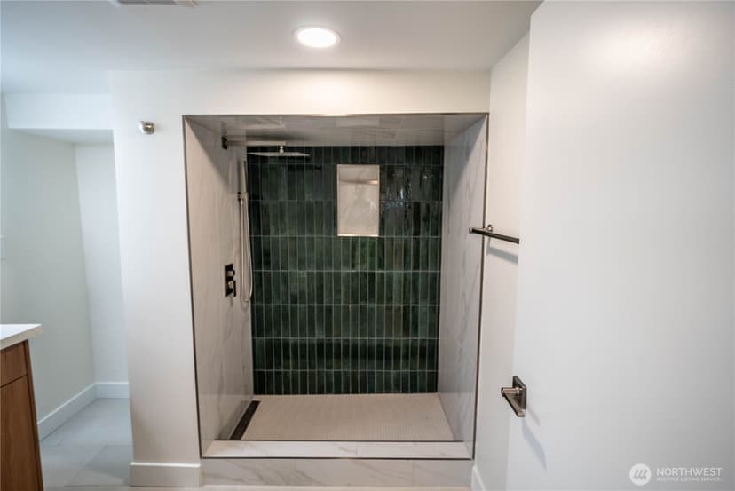 Property photo for 7716 S Mission Drive, Seattle photo 27