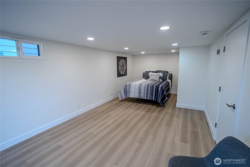 Property photo for 7716 S Mission Drive, Seattle photo 32