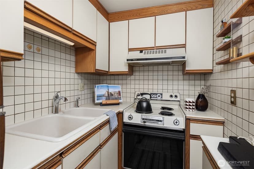 Property photo for 1600 43rd Avenue E #212, Seattle photo 20