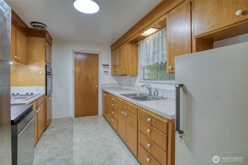 Property photo for 10704 Doten Drive SW, Lakewood photo 13