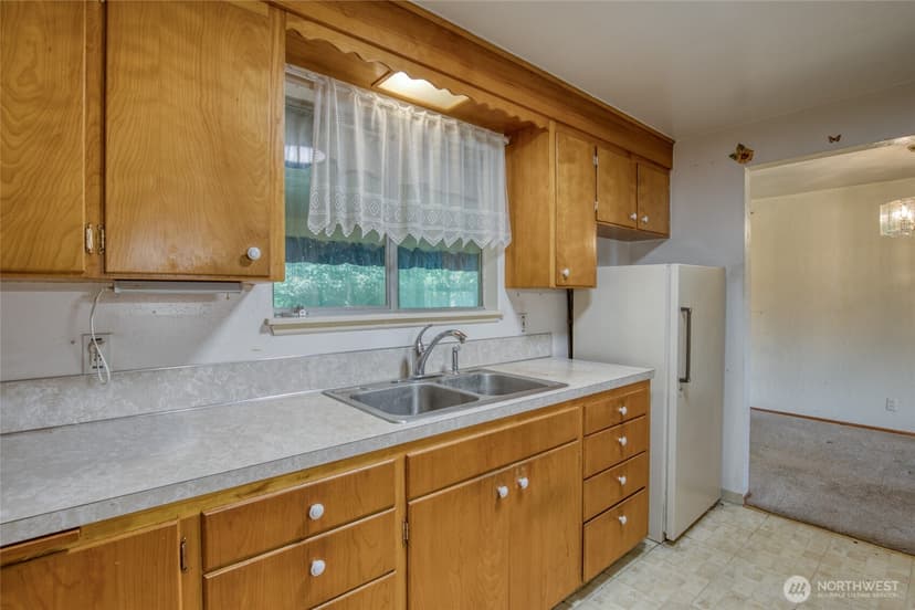 Property photo for 10704 Doten Drive SW, Lakewood photo 12