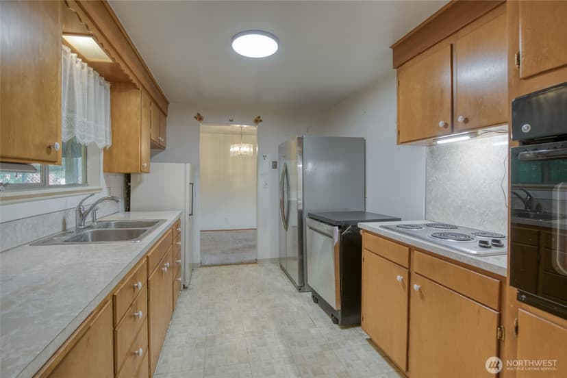 Property photo for 10704 Doten Drive SW, Lakewood photo 10