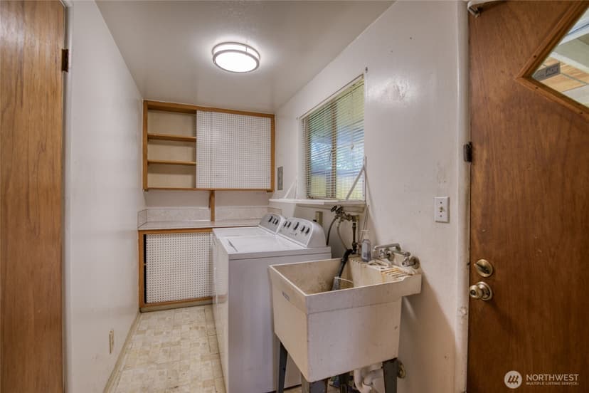Property photo for 10704 Doten Drive SW, Lakewood photo 15